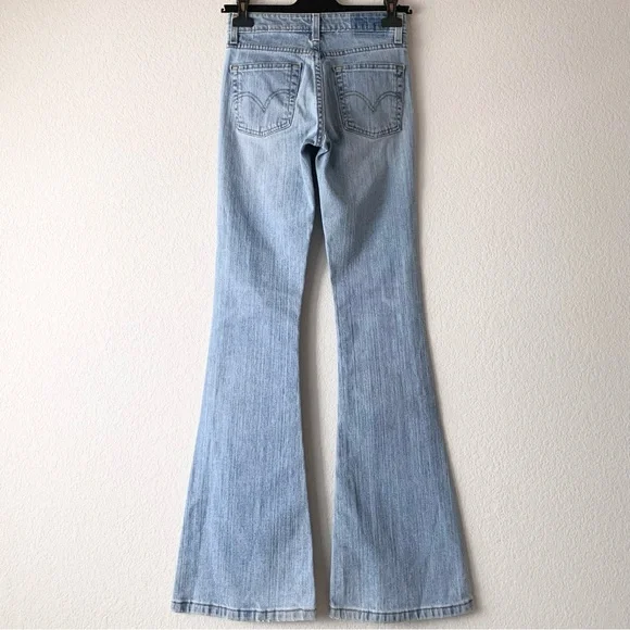 Y2k Levi’s flare denim light wash jeans